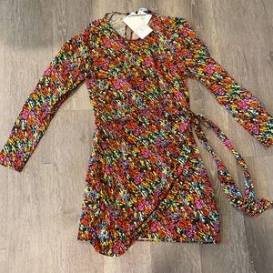 Zara long sleeved, ruched flattering dress (Medium) NWT